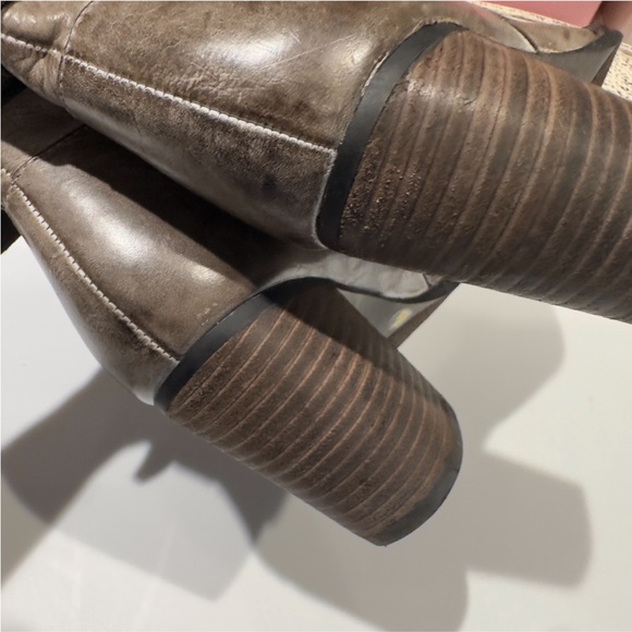 Arturo Chiang Sanya Distressed brown booties - Picture 5 of 6